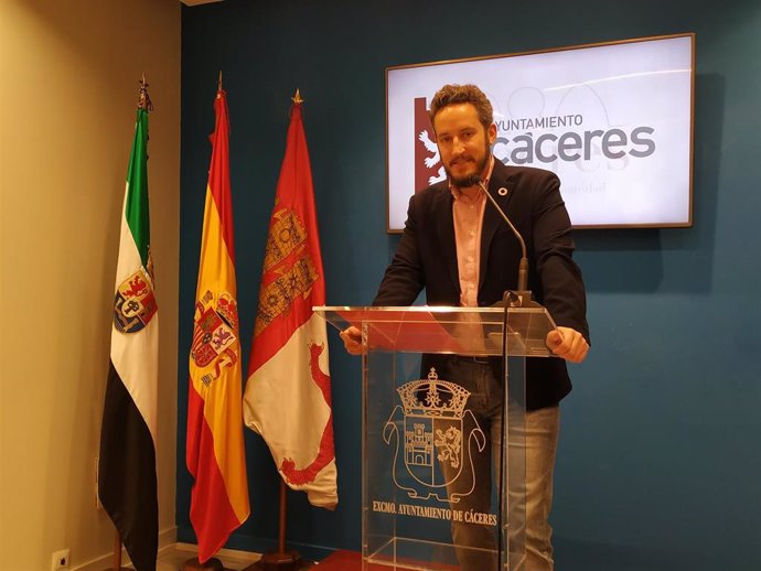 El portavoz del Gobierno de Cáceres Andrés Licerán en la rueda de prensa de la Junta de Gobierno local