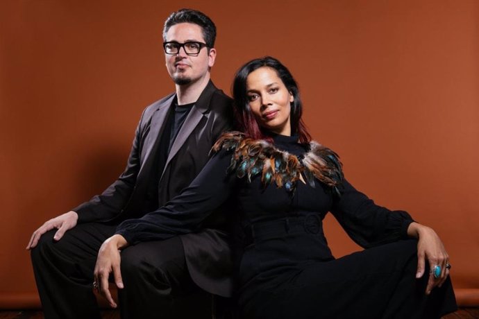 Rhiannon Giddens with Francesco Turrisi