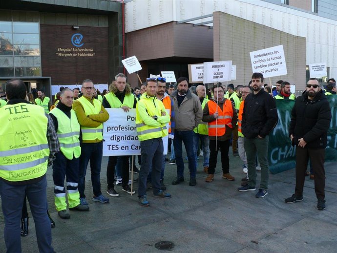 Concentración trabajadores de Ambuibércia en Valdecilla