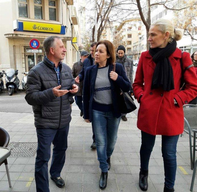 Regidores de Cs Palma con vecinos de Es Fortí en una visita al barrio