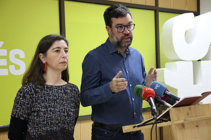 El coordinador de MÉS per Mallorca, Toni Noguera, con Neus Truyol.