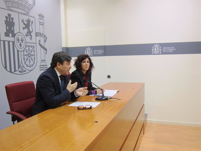 El delegado del Gobierno en La Rioja, José Ignacio Pérez, y la alcaldesa de Villamediana, Ana Belén Martínez