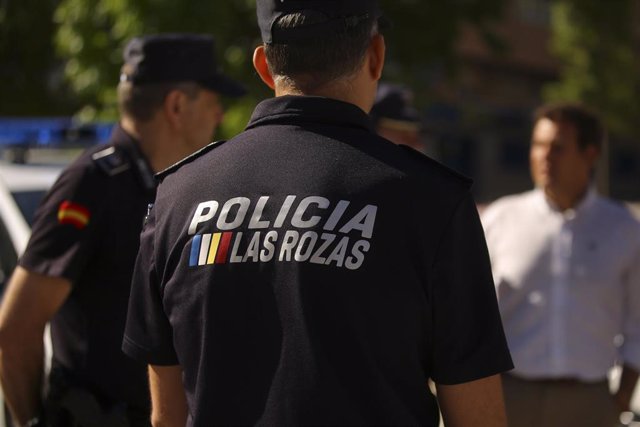 Imagen de agentes ed la Policía local de Las Rozas.