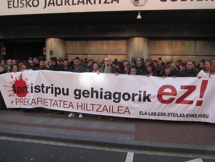 Concentración de sindicatos nacionalistas contra siniestralidad en Bilbao