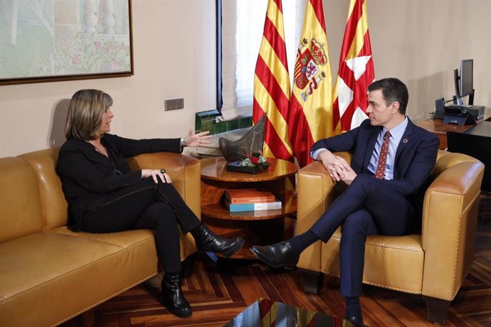 La presidenta de la Diputación de Barcelona, Núria Marín, y el presidente del Gobierno, Pedro Sánchez, reunidos en la Diputación de Barcelona este viernes 7 de febrero de 2020