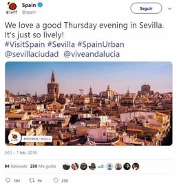 Imagen del tuit de promoción de Sevilla de Turespaña, que empleó una foto de Valencia.