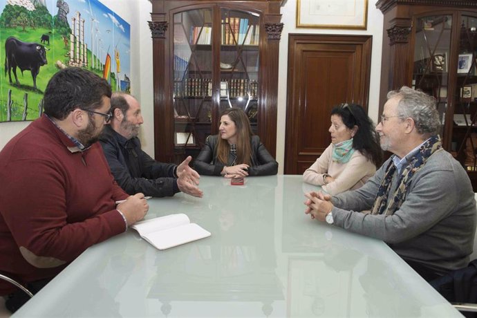 Reunión de la presidenta de la Diputación con la Plataforma Valcárcel Universitaria