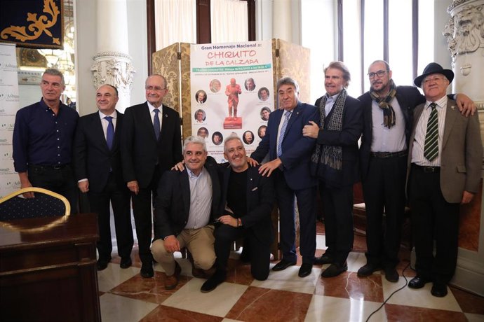 Humoristas españoles participan en una gala solidaria que recaudará fondos para la escultura de Chiquito de Calzada.