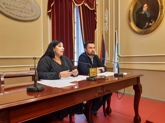 El concejal de Urbanismo, Martín Vila, y la portavoz del Equipo de Gobierno y concejala de Educación, Ana Fernández, en rueda de prensa