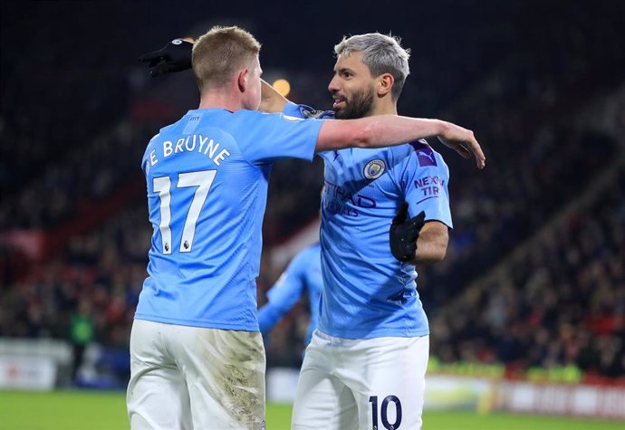 Sergio 'Kun' Agüero y Kevin De Bruyne celebran un gol con el Manchester City