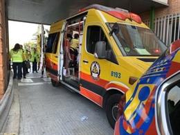Ambulancia traslada a una motorista accidentada al Hospital 12 de Octubre