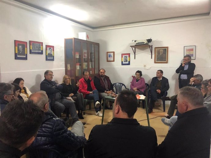 Encuentro de los críticos del PSOE en Alanís