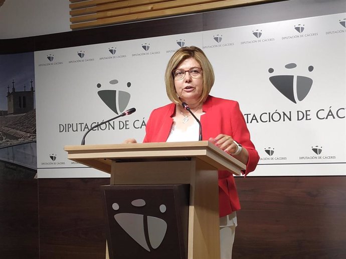 La presidenta de la Diputación de Cáceres delega sus funciones hasta enero en el vicepresidente primero