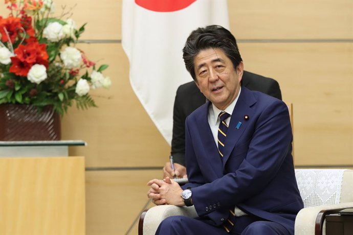 Rusia/Japón.- Abe aboga por reunirse en mayo con Putin para resolver la disputa 