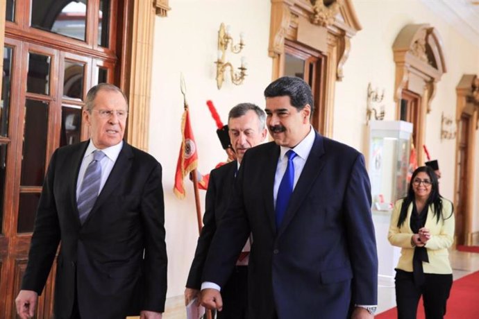 El ministro de Asuntos Exteriores de Rusia, Sergei Lavrov, y el presidente de Venezuela, Nicolás Maduro.