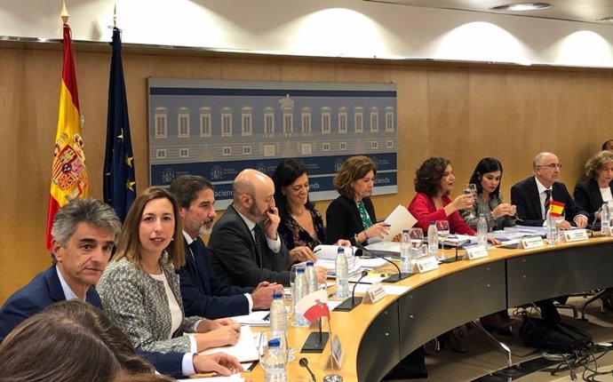 La consejera de Economía y Hacienda de Cantabria, María Sánchez, asiste al CPFF