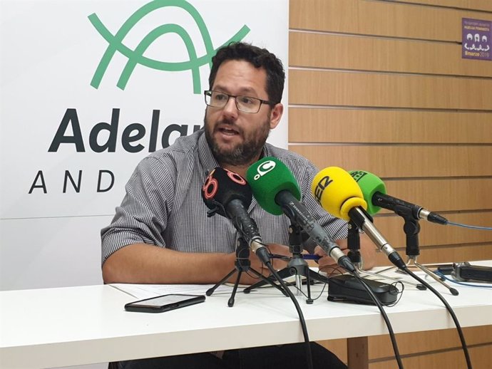 Adelante exige a Moreno que destituya a Imbroda "por su incapacidad manifiesta para gestionar la educación andaluza"