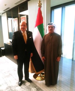 El primer teniente de alcalde y concejal de Presidencia de Granada, Sebastián Pérez, ha propuesto al ministro de Economía de Dubái, Sultan Bin Saeed Al Mansoori