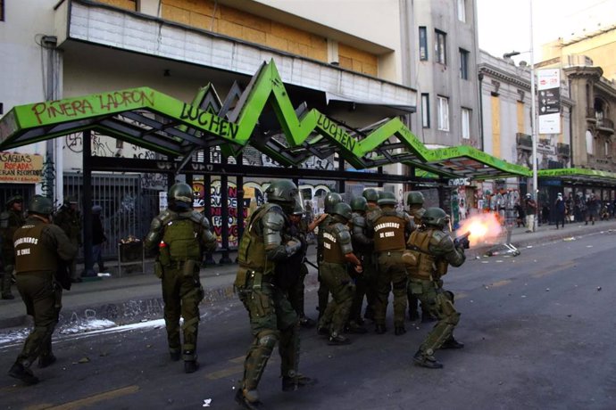 Imagen de carabineros durante las protestas en Chile.