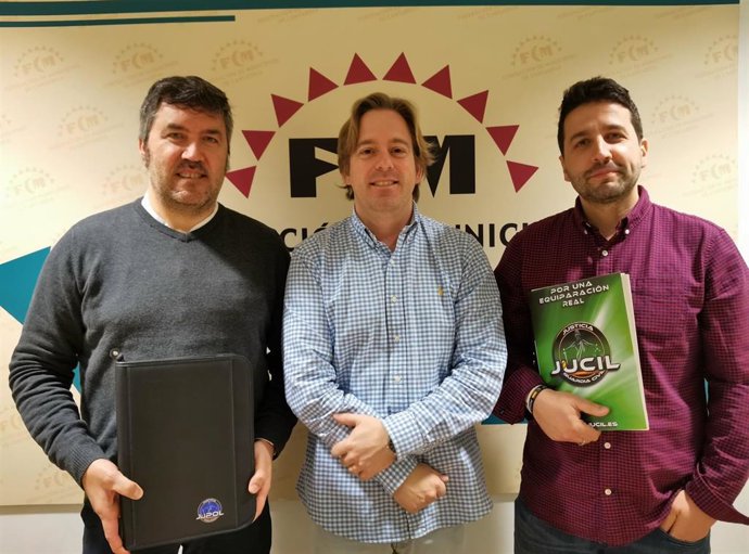 Representantes cántabros de Jucil y Jupol con el presidente de la FMC