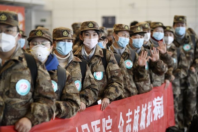 Médicos chinos preparados para volar desde Yinchuan a Wuhan para combatir el brote del coronavirus