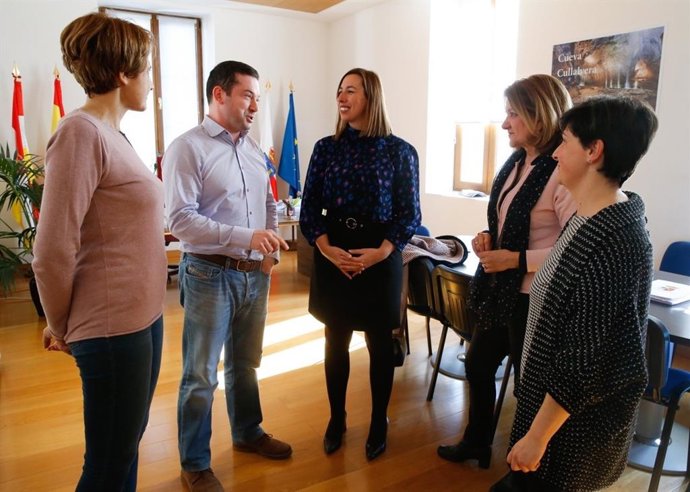 La consejera de Economía y Hacienda, María Sánchez, en Ramales de la Victoria