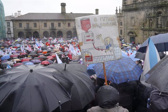 Manifestación en defensa de la sanidad pública gallega convocada por SOS Sanidade Pública, en Santiago de Compostela (Galicia) a 9 de febrero de 2020.