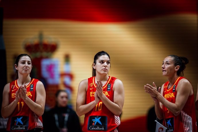 Leonor Rodríguez, Marta Xargay i Laia Palau, jugadores de la selecció espanyola femenina de bsquet, en el Preolímpic