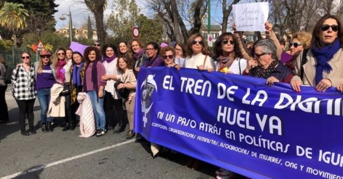 PSOE de Huelva asiste a la manifestación del Tren de la Dignidad.