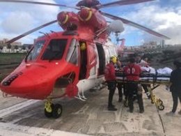El helicóptero del GES evacua a la senderista herida grave