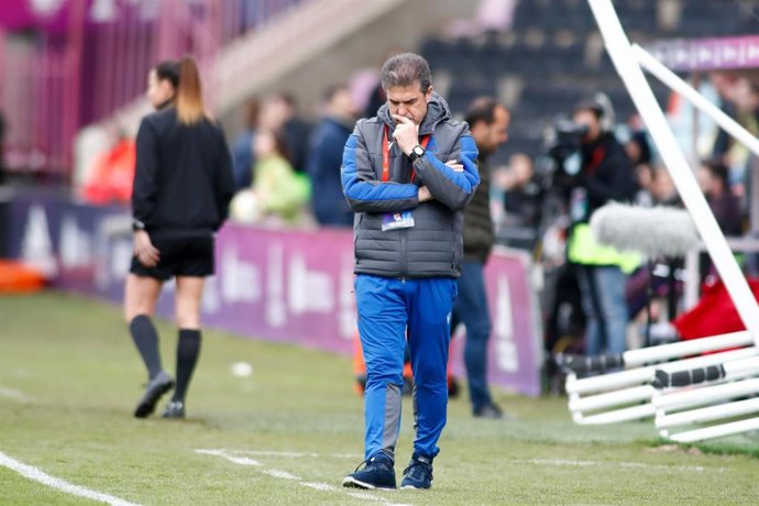 Gonzalo Arconada, entrenador de la Real Sociedad, durante la Supercopa femenina.