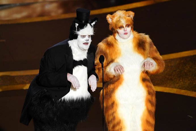 James Corden y Rebel Wilson