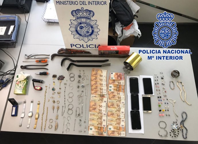 Imagen de los efectos intervenidos por la Policía Nacional