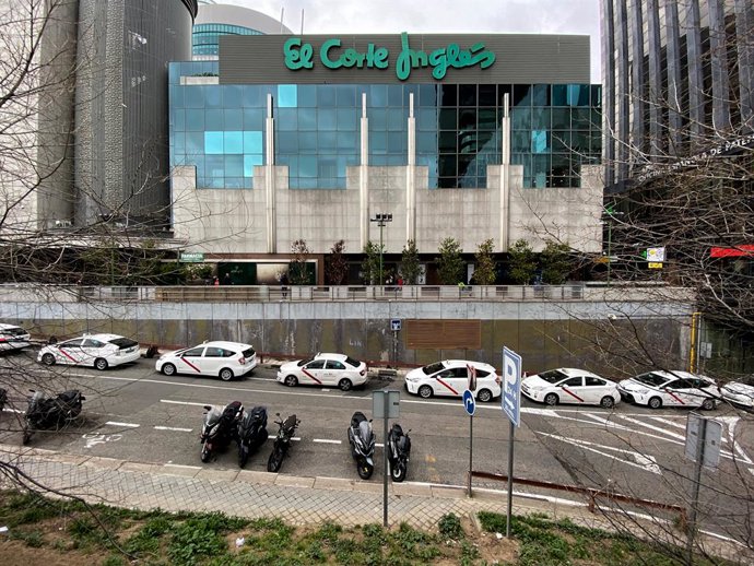 Exterior del edificio de El Corte Inglés de Nuevos Ministerios, en Madrid (España) a 30 de enero de 2020.