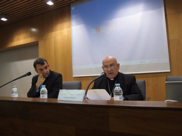 El director del Centro Regional de Estudios Teológicos de Aragón (CRETA), Ernesto Brotons, y el arzobispo de Zaragoza, monseñor Vicente Jiménez.