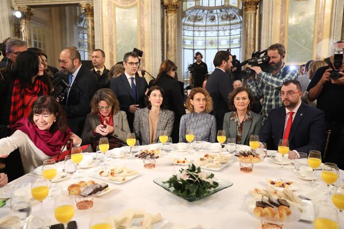 (I-D) La presidenta del PSOE, Cristina Narbona; la vicepresidenta cuarta y ministra para la Transición Ecológica y el Reto Demográfico, Teresa Ribera; la presidenta del Senado, Pilar Llop; la presidenta del Congreso, Meritxell Batet; la vicepresidenta p