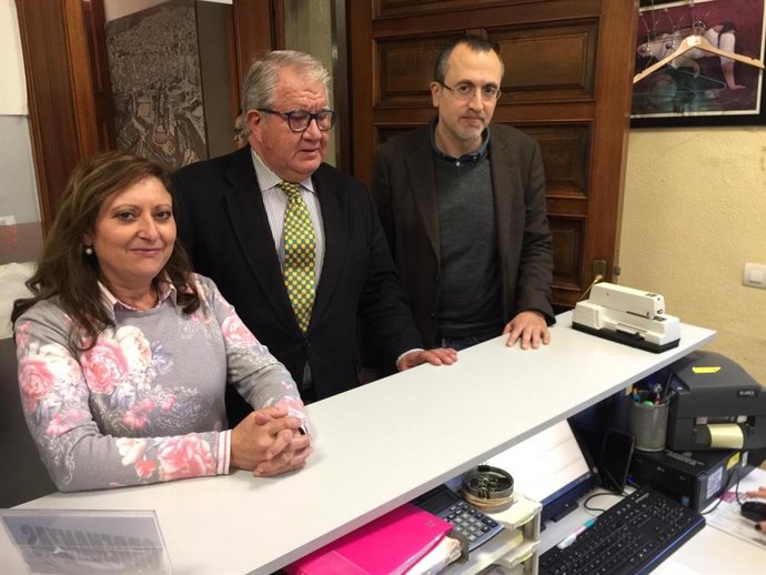 Concejales del PP en el Ayuntamiento de Jaén registrando su petición de reunión de la junta local de seguridad ciudadana