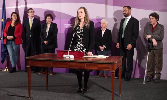 La delegada del Gobierno contra la Violencia de Género, Victoria Rosell,  jura el cargo durante el acto de toma de posesión de altos cargos del Ministerio de Igualdad, en Madrid (España), a 31 de enero de 2020.