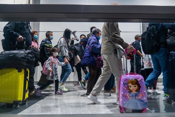 09 February 2020, China, Hong Kong: Passengers disembark the World Dream cruise ship at the Kai Tak cruise terminal. More than 3,600 passengers and and crew members quarantined on the ship were finally allowed to leave the vessel.