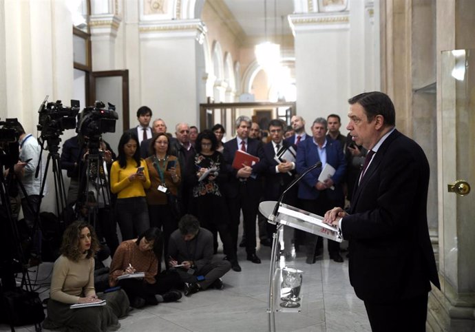 El ministro de Agricultura, Pesca y Alimentación, Luis Planas en rueda de prensa después de su reunión con el sector del aceite de oliva y la aceituna, en la sede del Ministerio, en Madrid (España), a 6 de febrero de 2020.