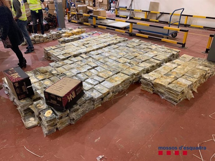 Los Mossos d'Esquadra detienen a la banda que introdujo 1.400 kilos de cocaína en Sant Boi (Barcelona) en 2018