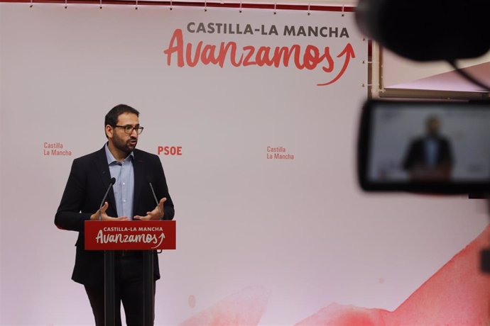 El secretario de Organización del PSOE en C-LM, Sergio Gutiérrez, en rueda de prensa
