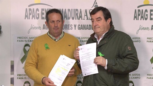 Juan Metidiri y Ángel García Blanco en rueda de prensa este lunes en Mérida.