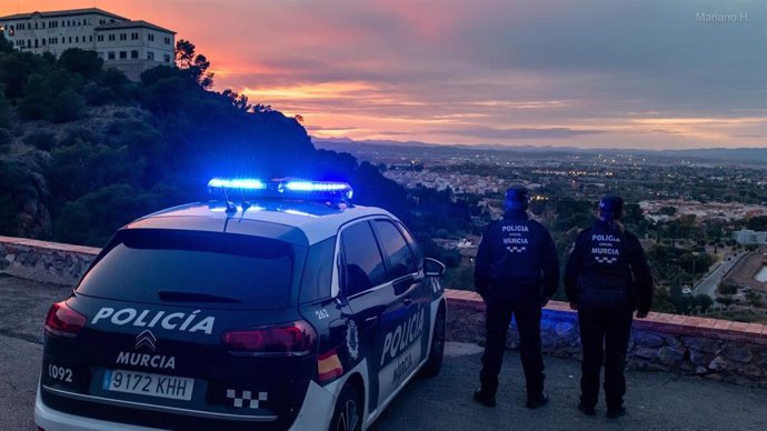 Imagen de una patrulla de la Policía Local en Murcia
