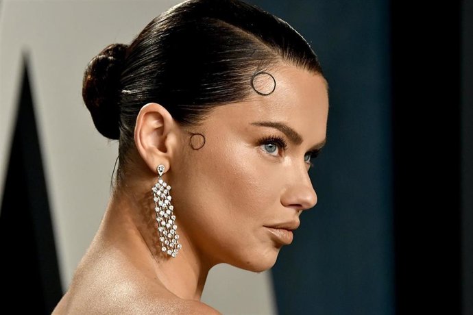 Adriana Lima en la fiesta de los premios Vanity Fair