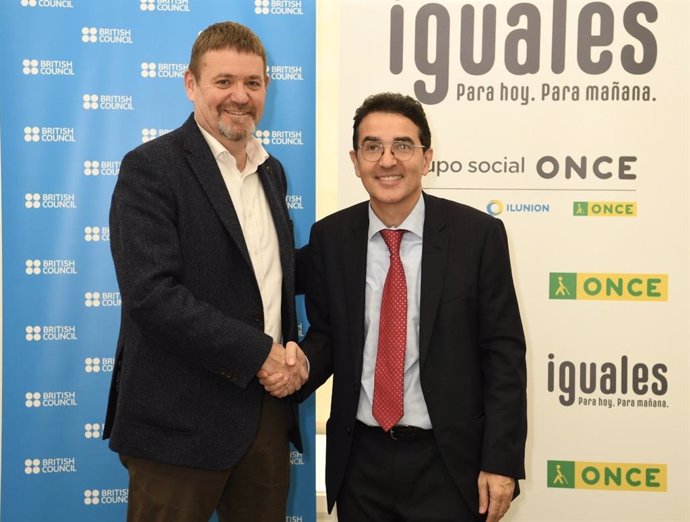 El director del British Council en España, Mark Howard, y el director general adjunto de Servicios Sociales ONCE para Afiliados, Andrés Ramos.