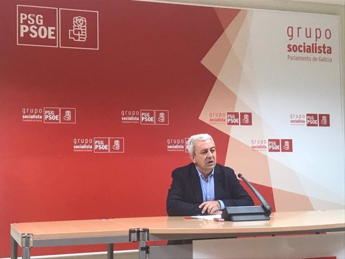 El diputado del PSdeG Luis Álvarez en rueda de prensa