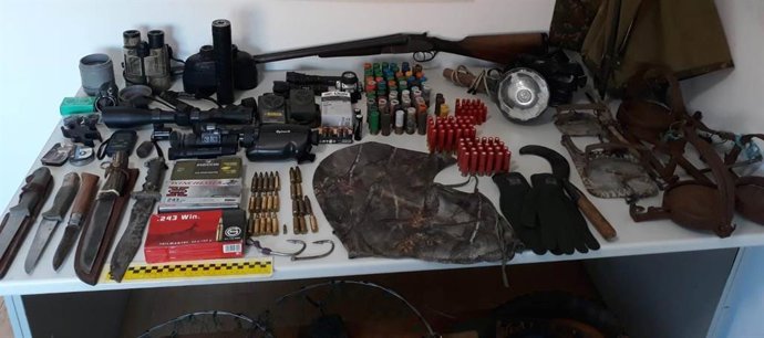 Material incautado en caza furtiva en la provincia de Cádiz