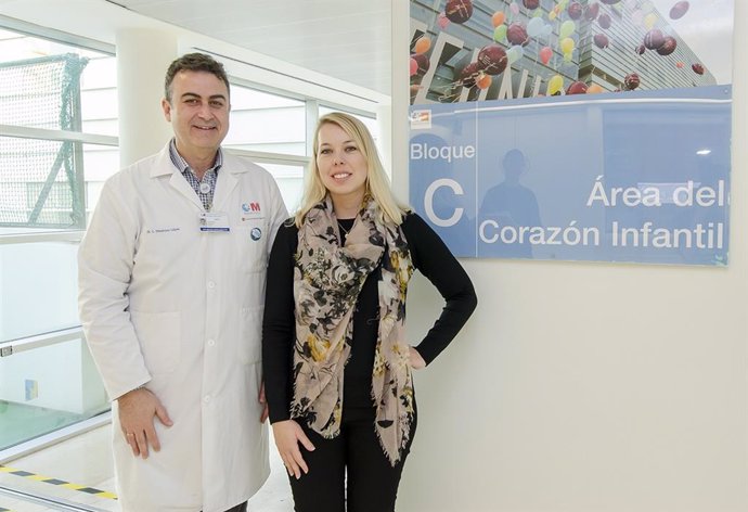 Dr. Constancio Medrano con  Victoria Flamant, directora ejecutiva de Surgeons of Hope, en su visita al Marañón.