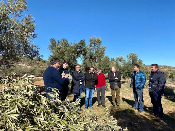 El presidente del PP Aragón, Luis María Beamonte, visita el municipio turolense de Castelserás para conocer las consecuencias que el temporal Gloria.
